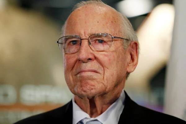 Zemřel astronaut Jim Lovell (†97), hrdina Apolla 13 a vnuk Čechů