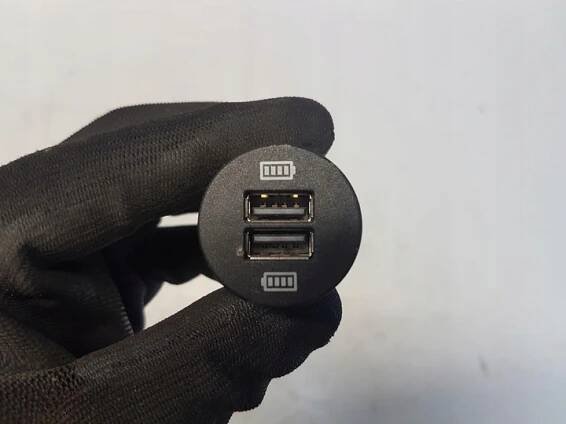 PORSCHE MACAN zásuvka USB konektor 95b035222