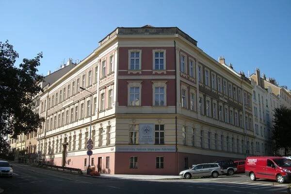 University College Prague - Vysoká škola mezinárodních vztahů a Vysoká škola hotelová a ekonomická, s.r.o. foto 1