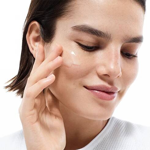 Clinique Even Better™ Clinical Radical Dark Spot Corrector + Interrupter rozjasňující sérum proti pigmentovým skvrnám