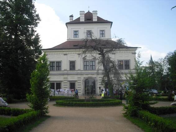 Letohrádek – Ostrov u... - Muzeum