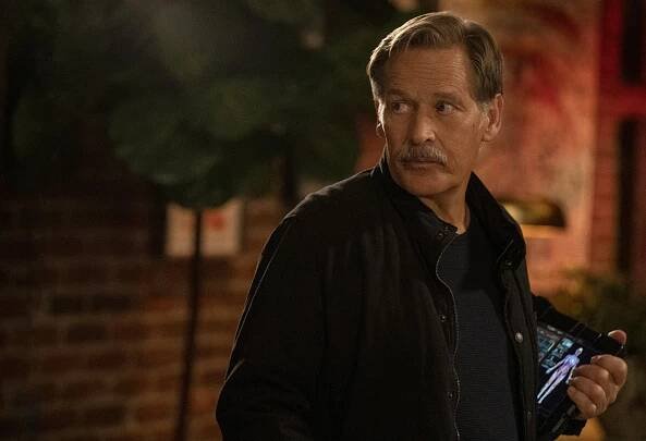 Black Lightning - Kniha odboje: 4. kapitola: Pozemská krize - Z filmu - James Remar