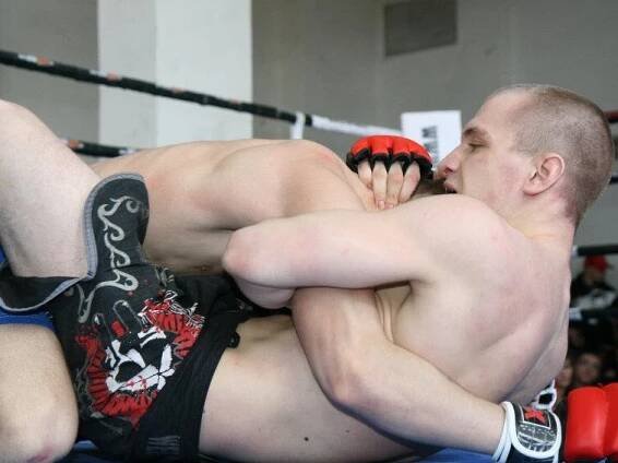 Radek Kříž vyhrál svůj první zápas ve smíšených bojových uměních