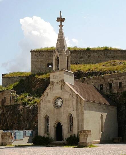 Soubor:ForteFortezza-Chiesa.JPG – Wikipedie