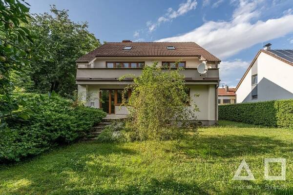 Pronájem rodinného domu 172 m², pozemek 806 m², Na luka, Praha - Benice