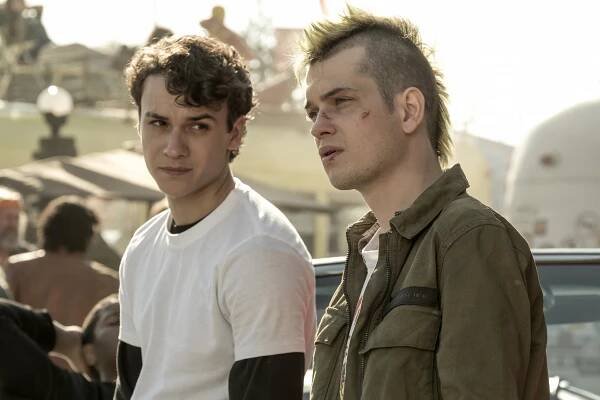 Deadly Class - Saudade - Z filmu - Benjamin Wadsworth, Liam James