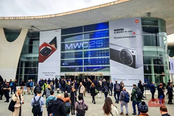 outside-mwc-2025
