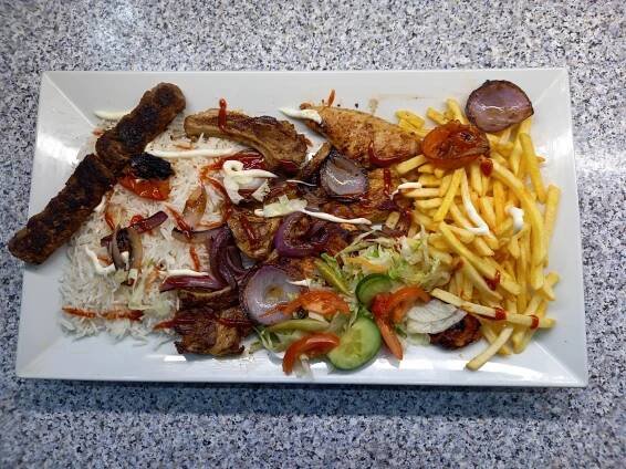 Šiš kebab, döner, dürüm i masový mix grill s přílohou pro 1 nebo 2 osoby
