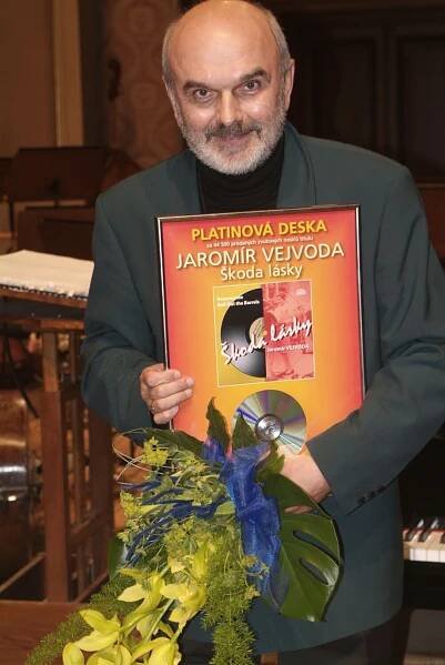 Škoda lásky zavedla na Zbraslav i Jamese Bonda. Hit století... | Střední Čechy