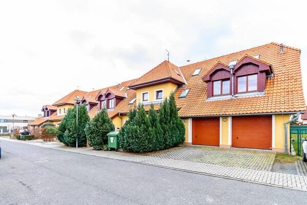 Prodej bytu 4+kk v osobním vlastnictví 84 m², Jesenice | Artem Saykin