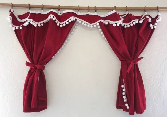 Záclonky dodávka UNI bambulky