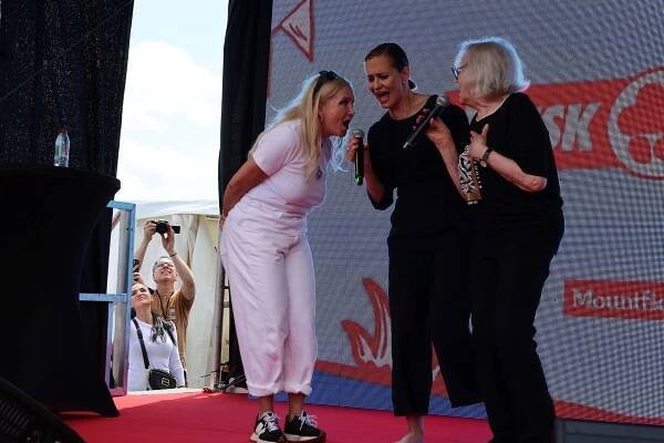 Marta Kubišová, Monika Absolonová a Bára Basiková na festivalu Blesk tlapek.