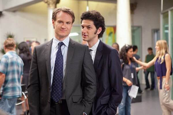 Profesionální lháři - Ouroboros - Z filmu - Josh Lawson, Ben Schwartz