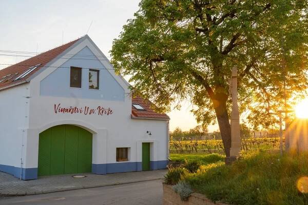 Pobyt ve Vinařství U sv. Kříže u Prušánek s možností návštěvy vinného sklípku a vínem