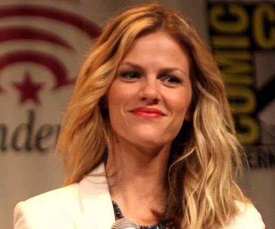 Brooklyn Decker Biography - Facts, Childhood, Family Life & Achievements