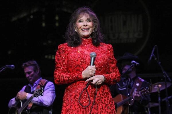 Loretta Lynn - Singer, Songwriter