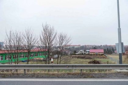 Soukromá protihluková bariéra poblíž silnice I/11 Rudná ve Svinově, 22. ledna 2020 v Ostravě.