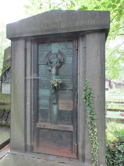 Soubor:I.Obecní hřbitov Olšany 05 - LTh. Josef Růžička, evang.farář.jpg