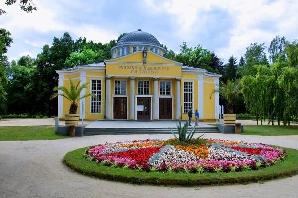 Krásy a kolonády Františkových Lázní | TuristickaMapa.cz