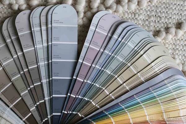 Sherwin Williams paint deck fan showing swatch of Sherwin Williams Lazy Gray 6254