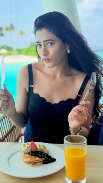 Hiba Nawab’s Colourful Escape to the Maldives
