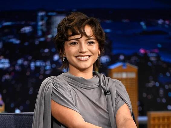 Isabela Merced hilariously trolls Jimmy Fallon in her late-night debut