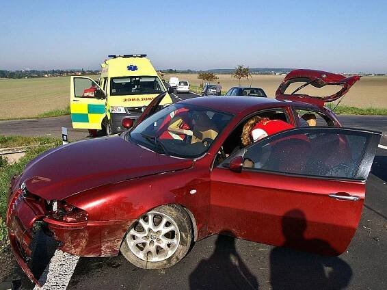 VIDEO/FOTO: Alfa Romeo letěla při nehodě vzduchem
