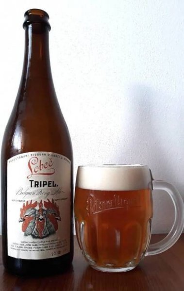 Lobeč Tripel 18°, Světlé svrchně kvašené pivo belgického typu – Belgian Trappist Ale lahev a sklenice