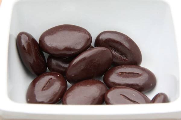 Jak udělat marcipánová kávová zrna | recept | jaktak.cz