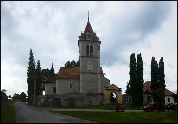 Vojkov - kostel sv. Jakuba, červenec 2013