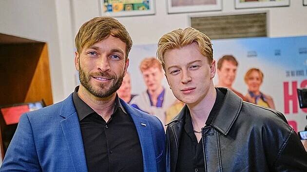 Jakub Mádl a Adam Mišík na premiéře filmu Holka od vedle (23. ledna 2025)