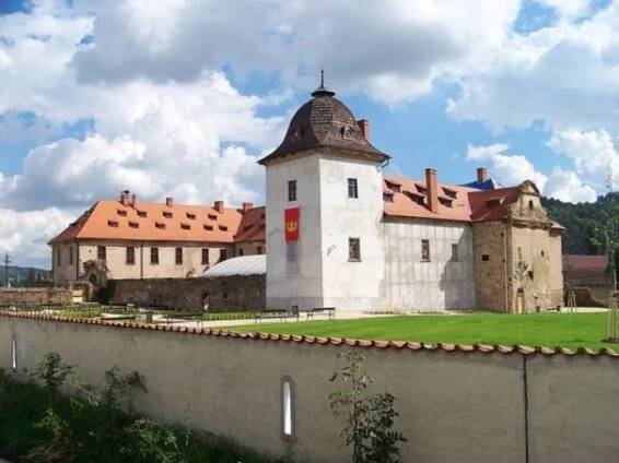 Králův Dvůr pokračuje v rekonstrukci zámku, vybuduje v něm obřadní síň