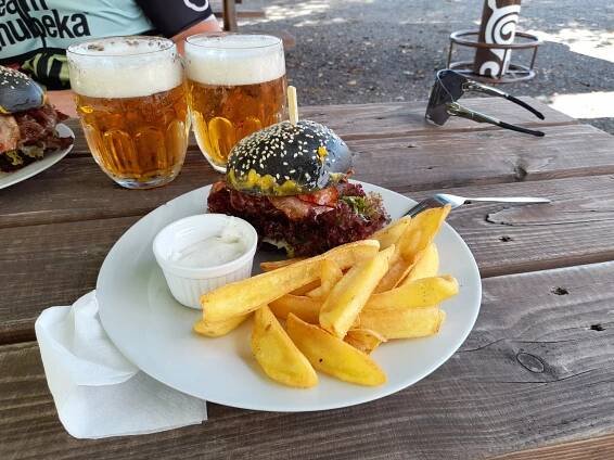 Plzeň: U Makovců - restaurace, zvířátka, hřiště | Cloud