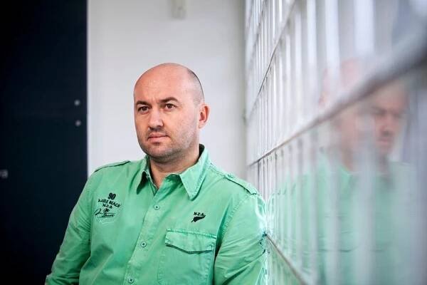 Na party v Dukově paláci byl i šéf Hradní stráže, čeká ho trest. A režisér Strach se přiznal fotkou?
