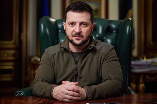 Eduard Chmelár: ZAČÍNA ZÁPAD ZELENSKÉHO OPÚŠŤAŤ? - Denník VV
