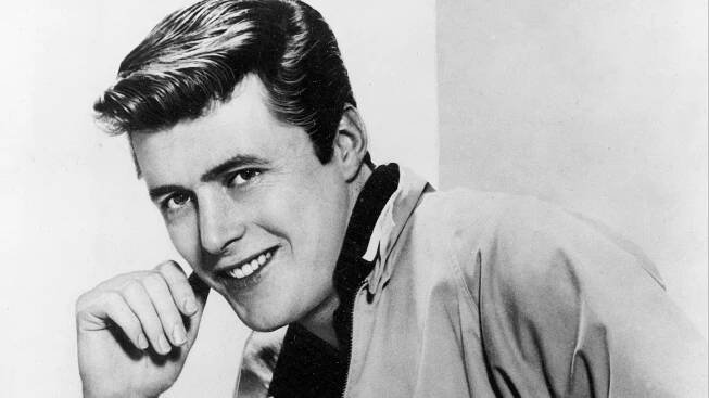 Edd Byrnes, Who Combed His Way to TV Stardom, Dies at 86