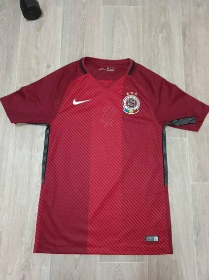 Dres fotbalového klubu AC Sparta Praha s podpisem David Lafata