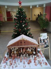 Děti ze školky vyrobily betlém pro zaměstnance vyškovské nemocnice, podívejte se