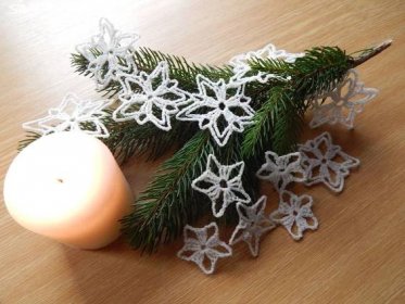 Bílá Háčkované vánoční hvězdy jak ze sněhu - 12 ks