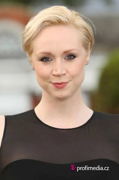 Gwendoline Christie - celebrity účes - HappyHair