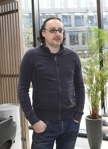 Janek Ledecký s barvením vlasů přestal, Marian Vojtko začal: Zešedivěl prý na Plese upírů. Jak se vám líbí?