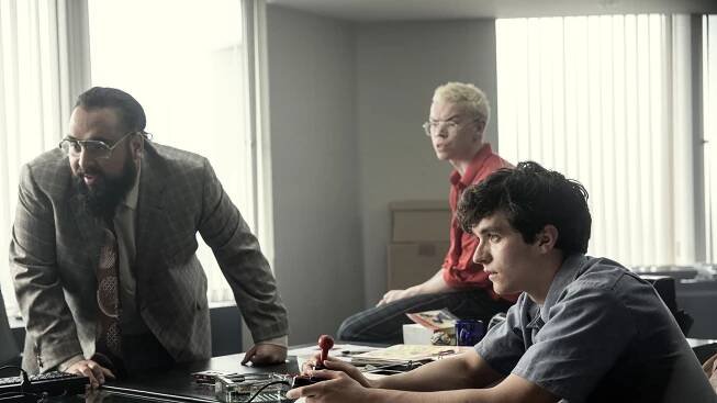 Interaktivní film Black Mirror: Bandersnatch slaví úspěch. Netflix chystá další podobná dobrodružství