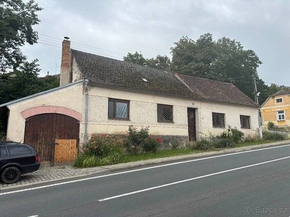 Rodinný dům s garážemi ve Skočicích, okr. Strakonice - Strakonice