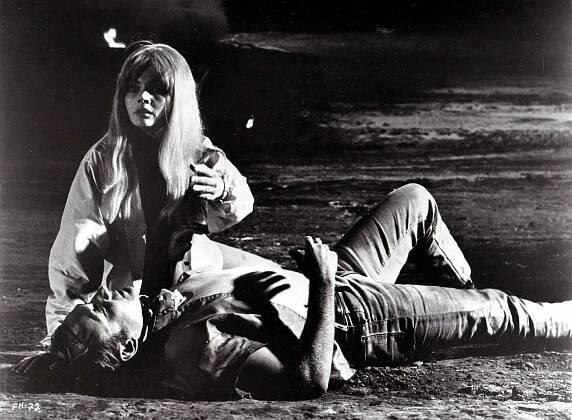 Fever Heat - Z filmu - Jeannine Riley, Nick Adams