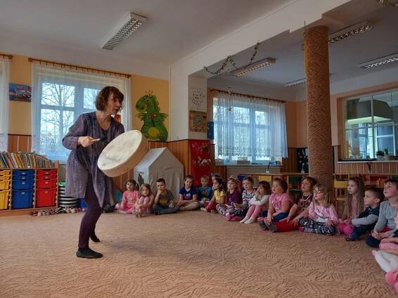 Muzikoterapie – „Indiánská pohádka“ - Základní a mateřská škola Libchavy