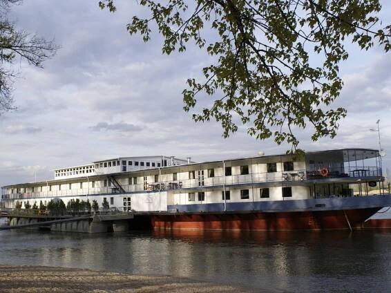 Botel Aquamarina 3*