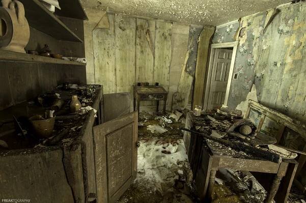 Abandoned House Antiques | Freaktography | Urban Exploring