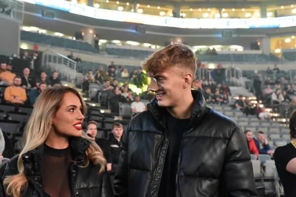 FOTO: Přišla i Natálie s Davidem a jeho novým nosem. – stránka 254