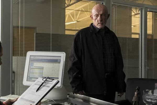 Volejte Saulovi - Pád - Z filmu - Jonathan Banks