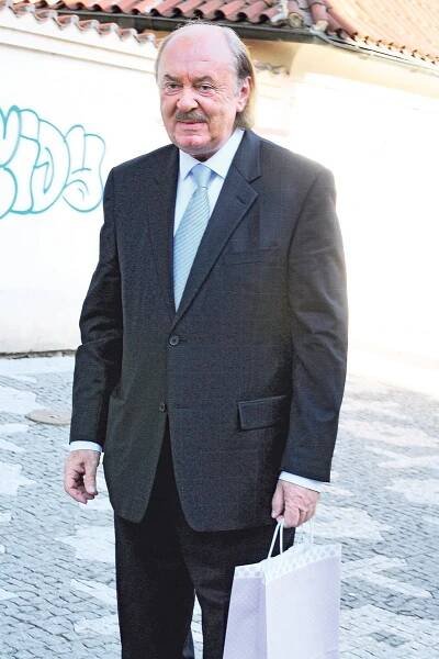 Brožová má milence. Nikoho nepřekvapí, že zase pracháče